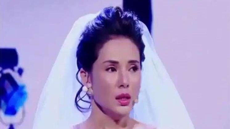 被白嫖十年，错付半生，李若彤拍短剧是晚景凄凉？女神觉醒！