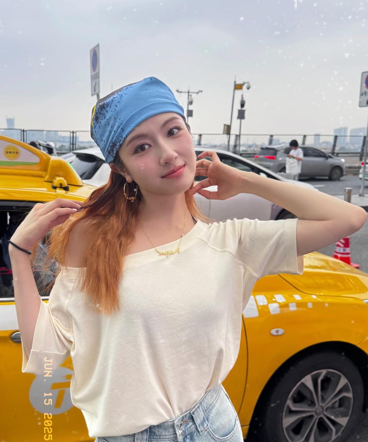 李兰迪的美
很普通
但却很有生命力
娱乐圈从来不缺美人
但是像李兰迪这种
却是独