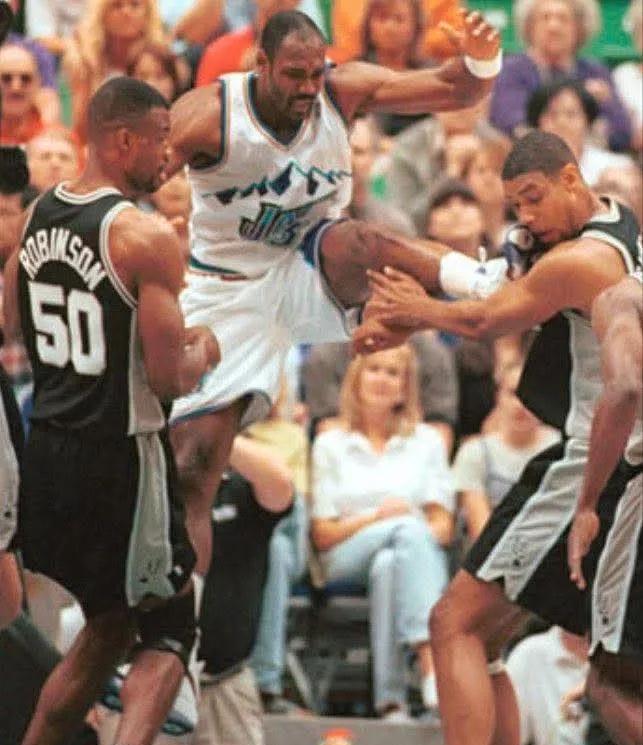 老一辈人看现在NBA都说“软”，难道90年代真的是飞踢、铁肘风格的功夫篮球？
 