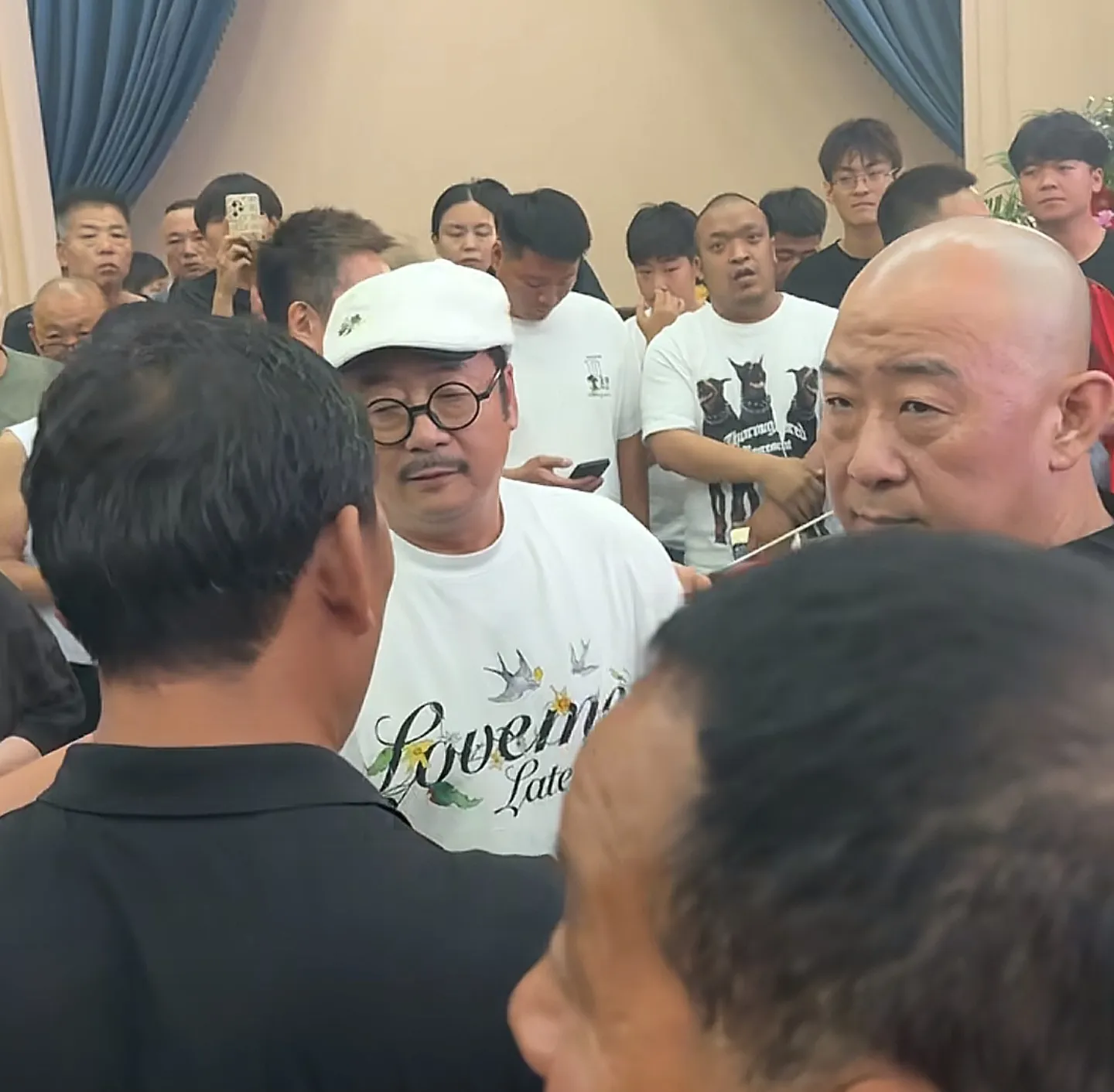 杨少华的葬礼，“燕子李三”的扮演者张立也来了！

没想到这两家还有交集，张立已经