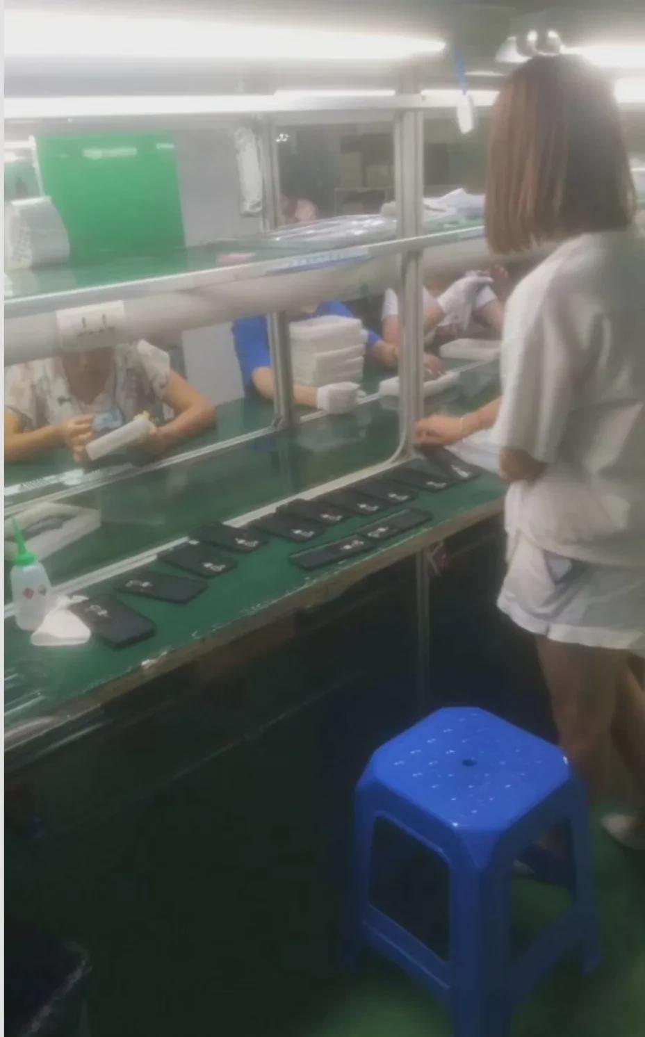 我司将于下月启动三班倒轮班制度。

早班时间为上午8点至下午4点，中班下午4