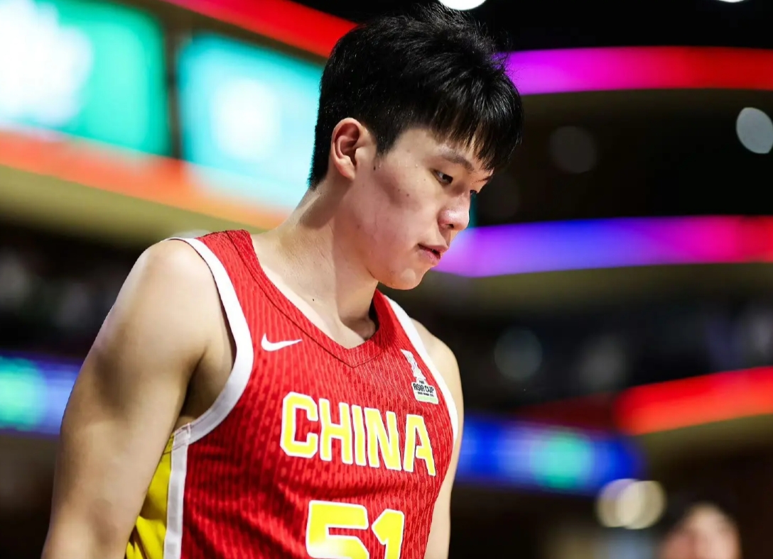 杨瀚森来勇士就彻底废了！
估计就只能当波斯特的替补，加上科尔那尿性，估计一场也上