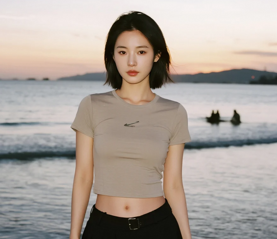 海边的她，是晚霞中最轻柔的一笔色彩