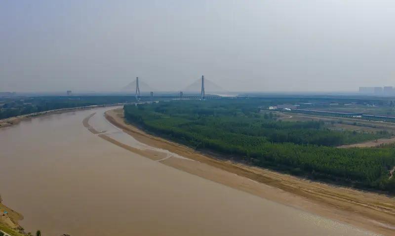 汉武帝奇葩日常：黄河搬木头、厕所聊国事
一代雄主竟有荒唐癖好！黄河决堤，武帝亲督