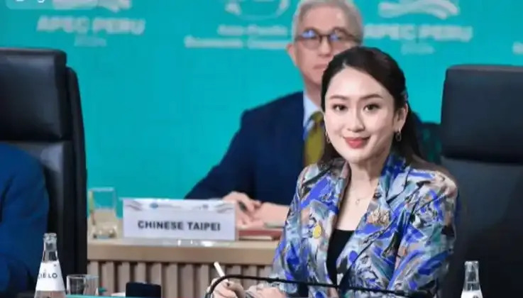 洪森惹恼泰国总理被收拾











谁能想到，柬埔寨的那个洪森，就因为