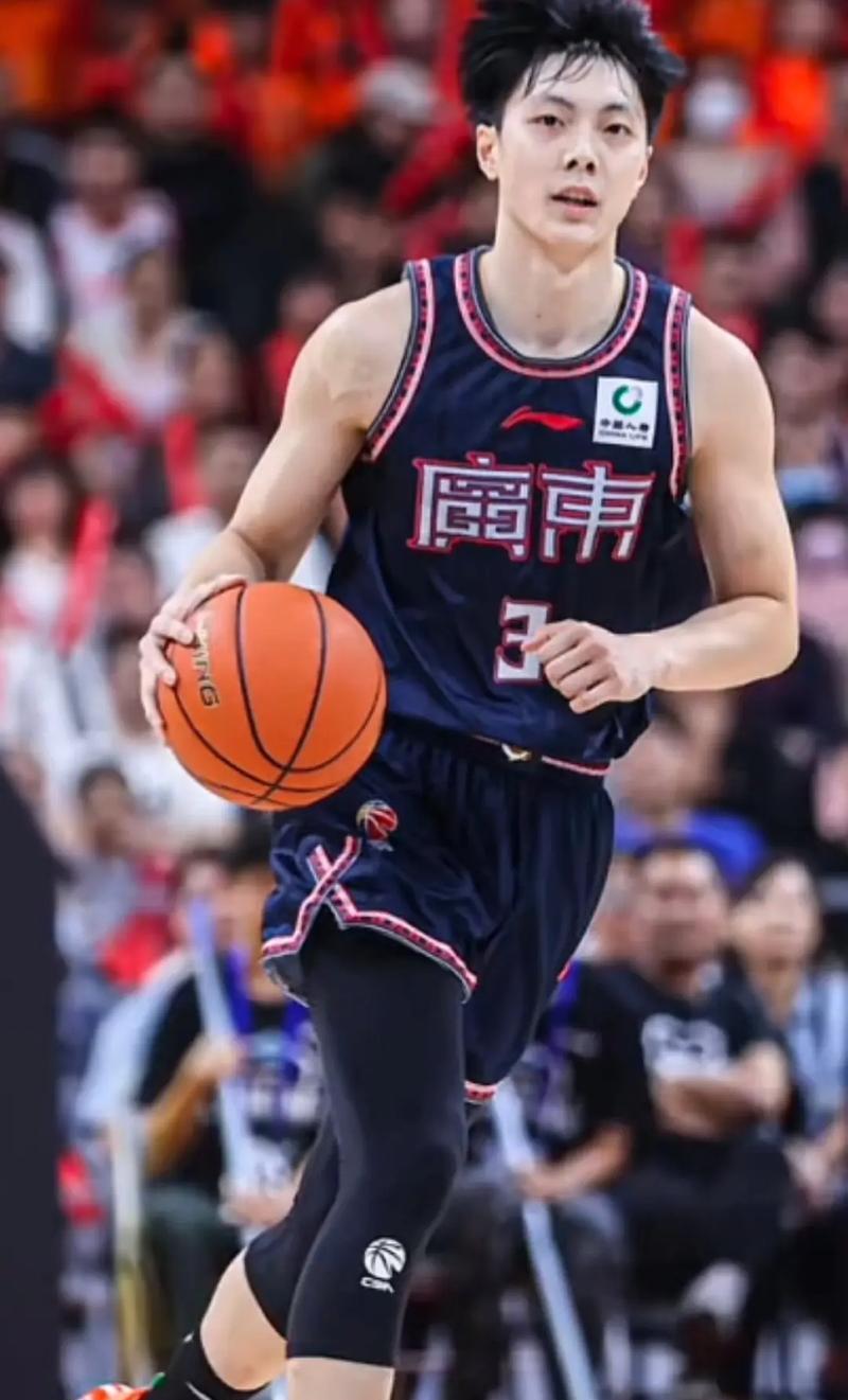 #头号创作者激励计划#
中国男篮控卫排名，胡明轩算第几？
中国男篮进军沙特，为即