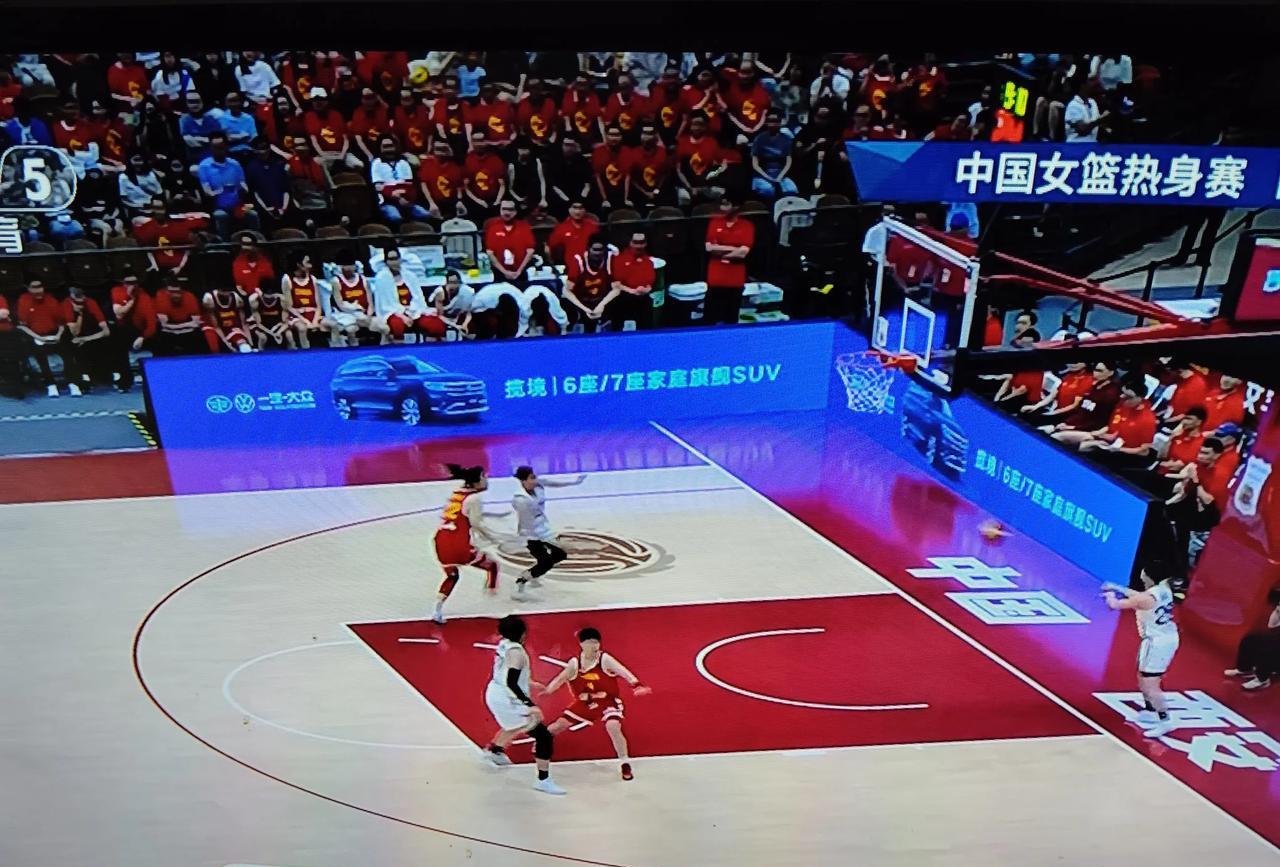 今天中国女篮热身赛。西安站中国队Vs日本队，首发有韩旭，张茹，杨舒予，李缘，开始