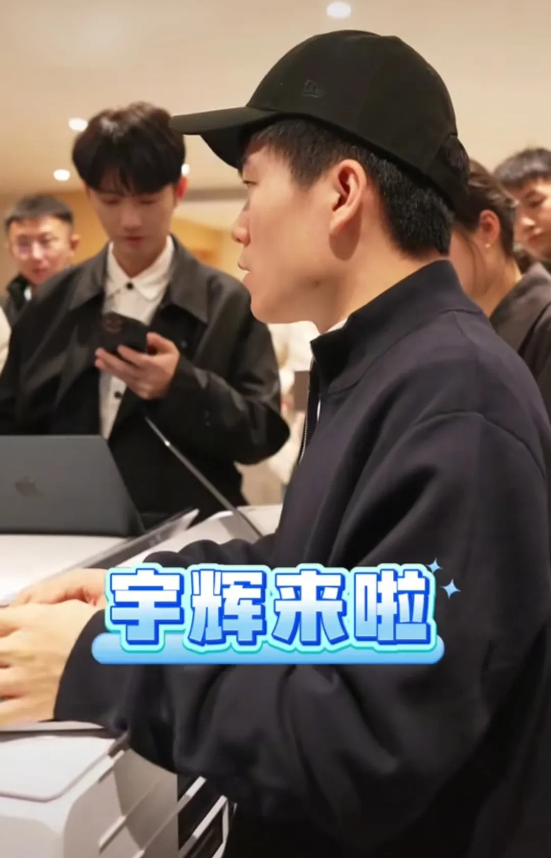 董宇辉上海培训像陈思诚











怎么回事？董宇辉为了明天的上海家电