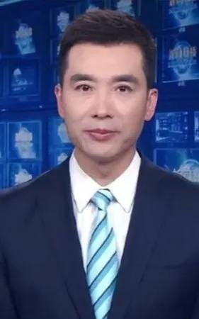 郭志坚是央视名嘴，也是大众眼中“最帅主持人”之一。他主持《新闻联播》等节目，专业