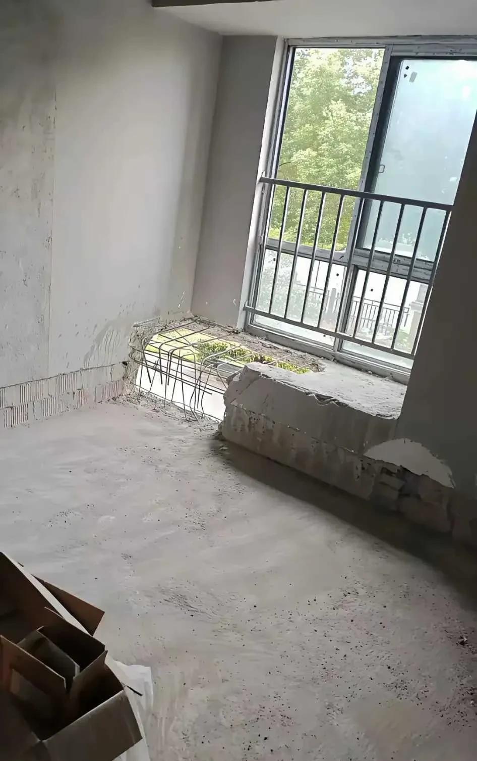 装修师傅说，这个窗可以砸！