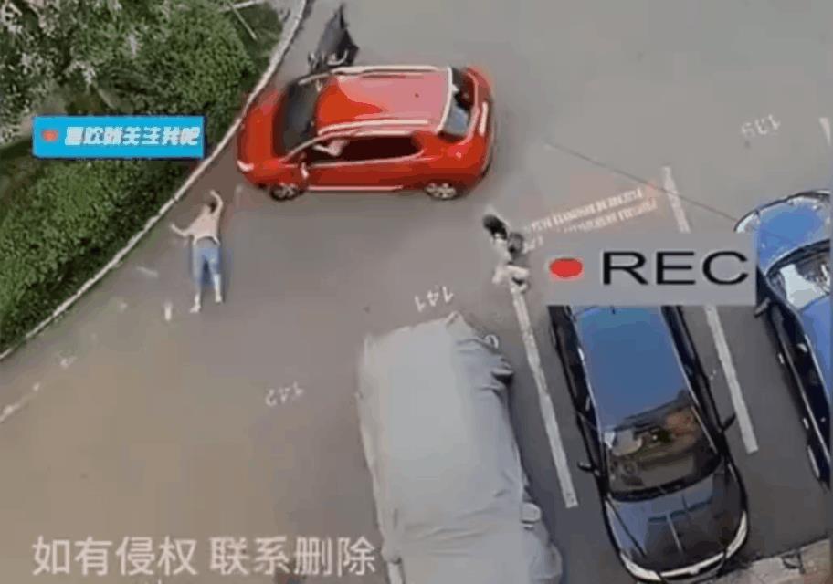 又一个超级女司机！有些人真的不适合开车
朋友间的告别竟成永别，无论是操作失误还是