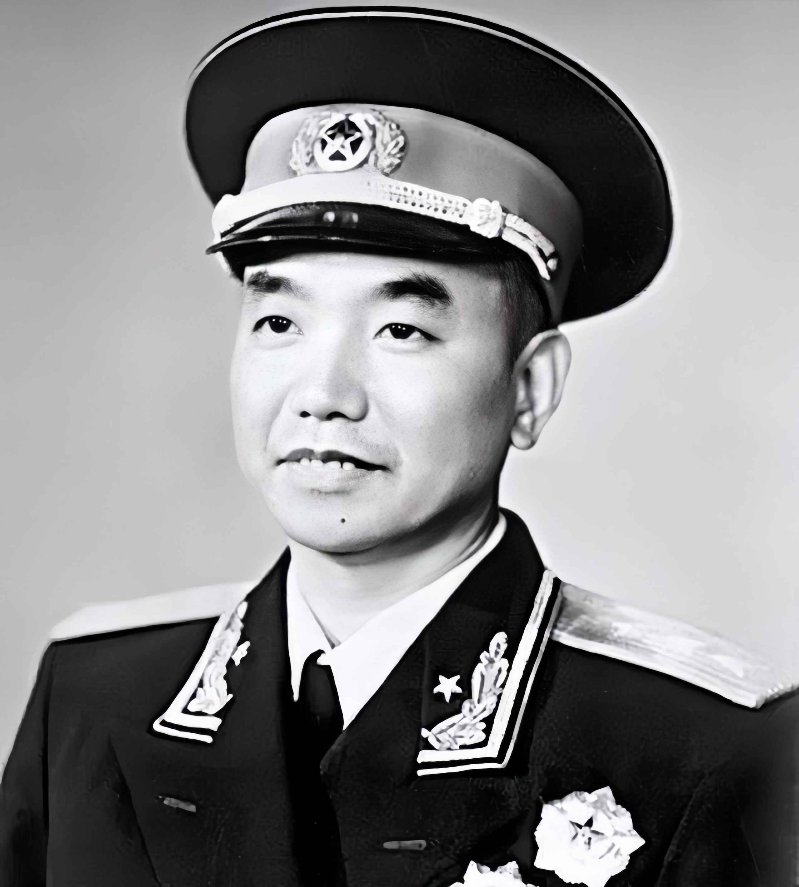 曾经红二方面军的副总指挥萧克，在抗日战争和解放战争时期，战功都不显著，甚至不如他