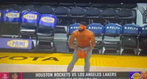 詹姆斯赤膊热身遭炮轰！前NBA球员怒批：必须罚款！
老詹这波操作又上热搜了！湖人