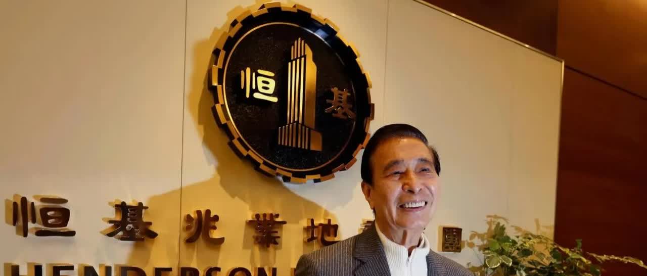 四叔李兆基走了，
他最放心不下的不是生了四个孩子的千亿儿媳徐子淇，也不是两个儿