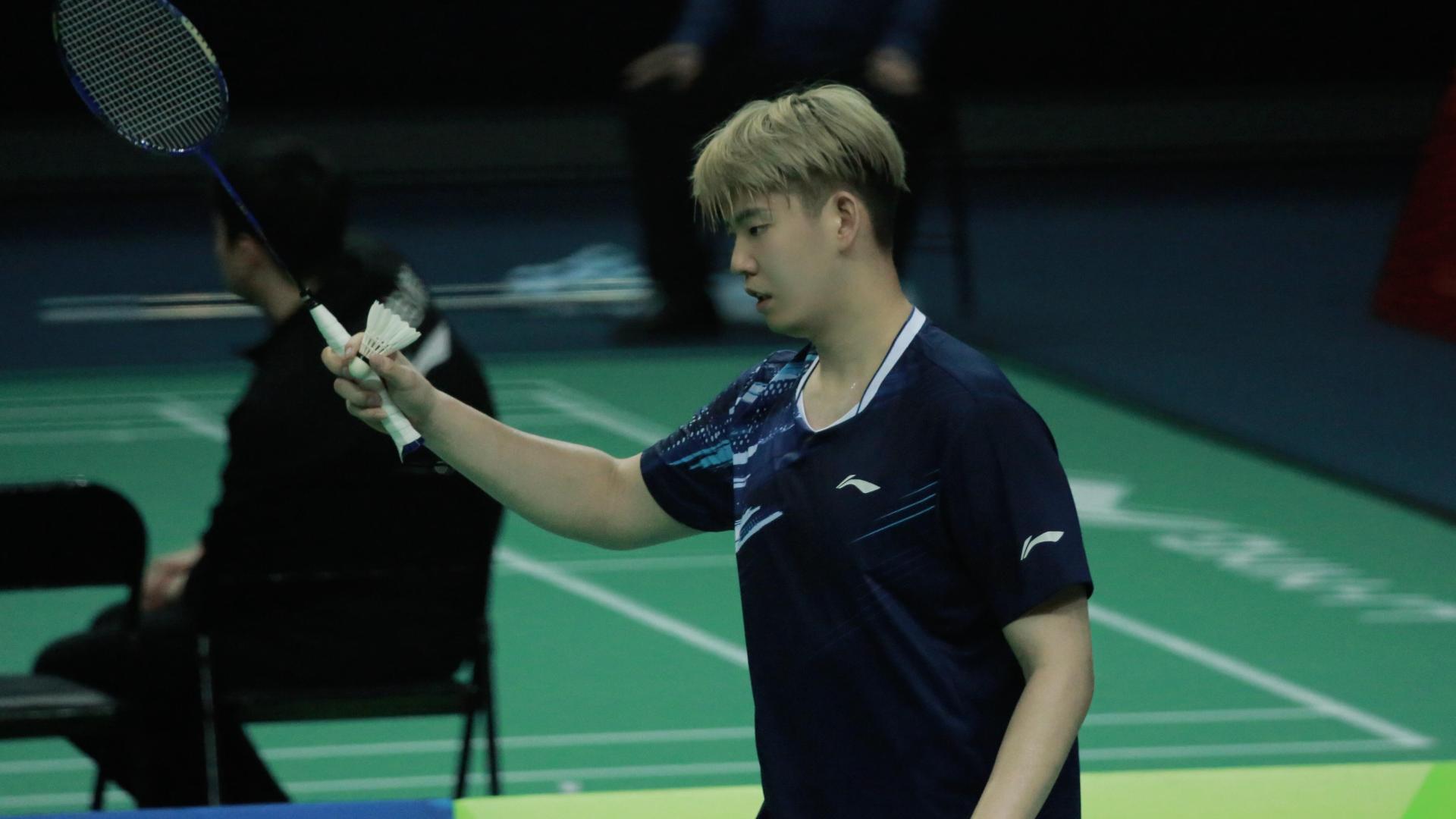 刘雨辰羽毛球双打：高个子选手的网前优势