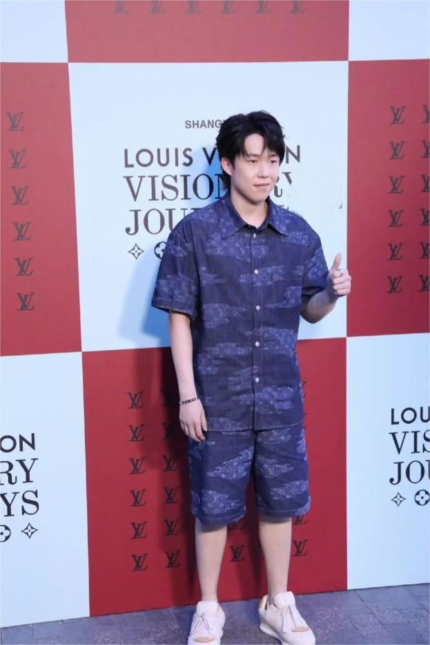 男星LV上海时尚大秀生图合集，来看看你被谁帅到了？