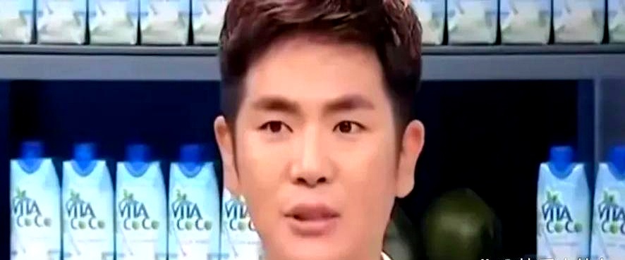 张晓龙，温太医，没想到管起家人来，比皇上还威严。家族孩子都归他管，中学大学都在北