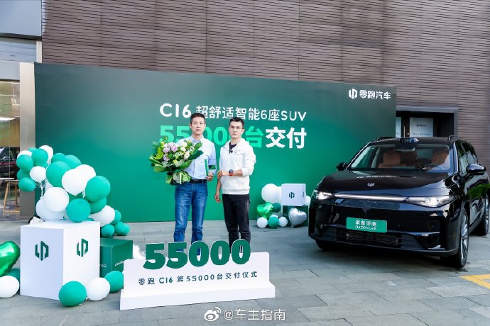 自打去年6月上市以来，零跑C16已经累计交付超过55000台！零跑董事长朱江明、