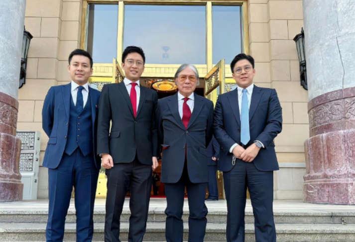 阅兵临近，霍震霆父子三人现身北京，果然世家门阀，目的很明确了

8月30日这天，