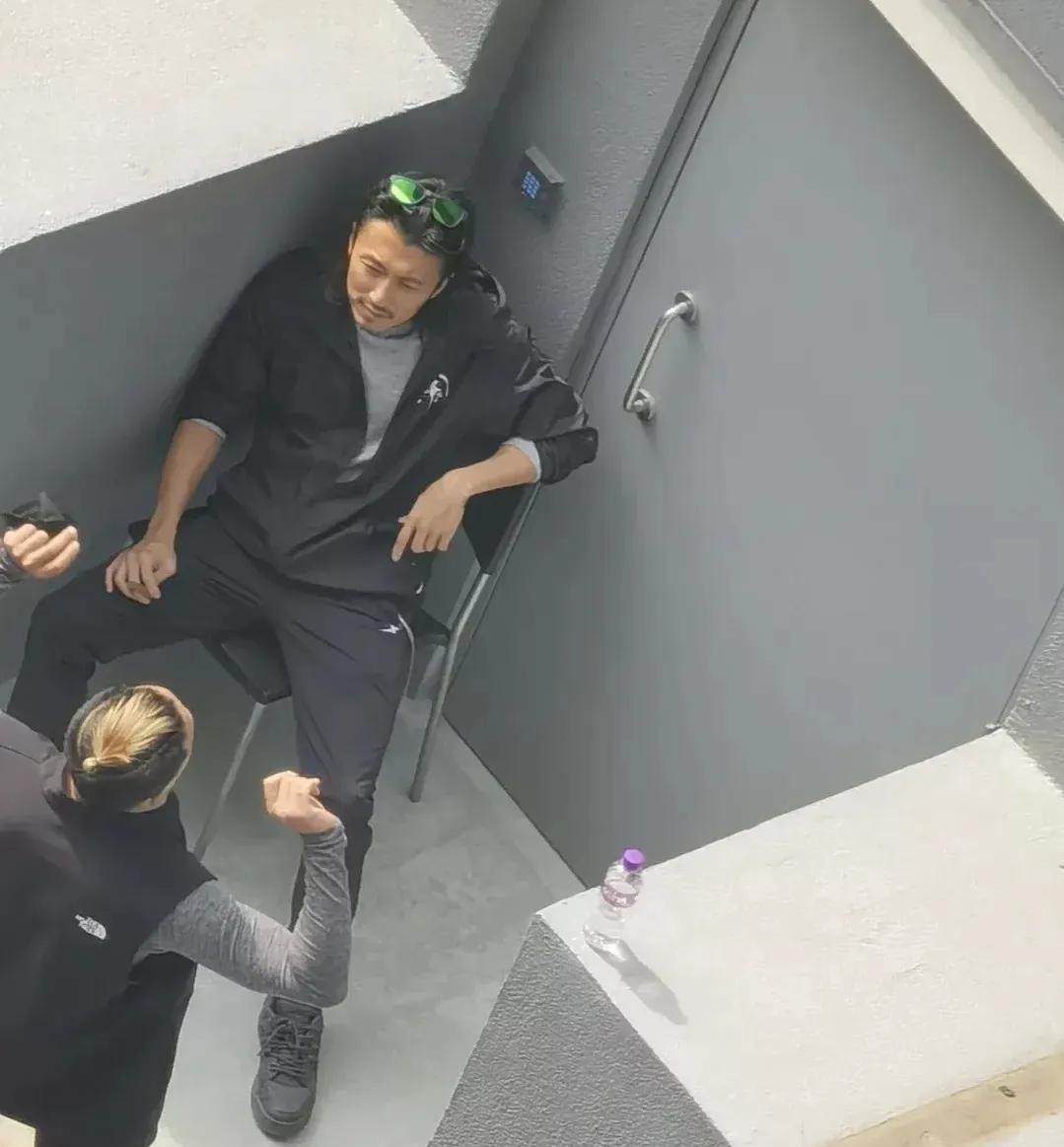 四大天王之后
能称为巨星的也就小谢了，
魅力无限，且无人能出其右！
也就是往那斜