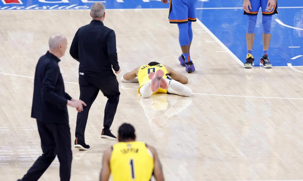 改变命运的受伤！NBA总决赛雷霆对阵步行者G7，首节还有5分钟时步行者核心哈利伯