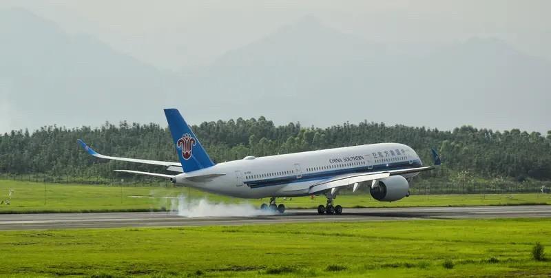 国泰旗下华民货航有14架A330客改货！中国国航旗下有8架A330客改货，川航有