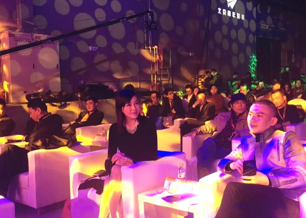 她为什么定居美国不回来了？她年轻时那么美，演技那么好，妥妥的四大青衣之一，梅婷、