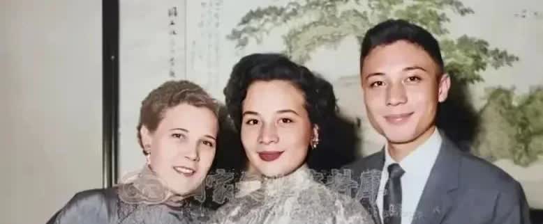 台湾第一千金蒋孝章有多美？29岁在爷爷寿宴上留影，风采照人！