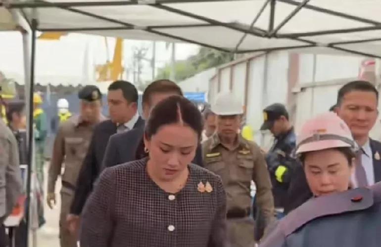 泰国总理佩通坦再次亲临灾区现场进行视察，与工作人员及工会代表交流，鼓励大家继续努