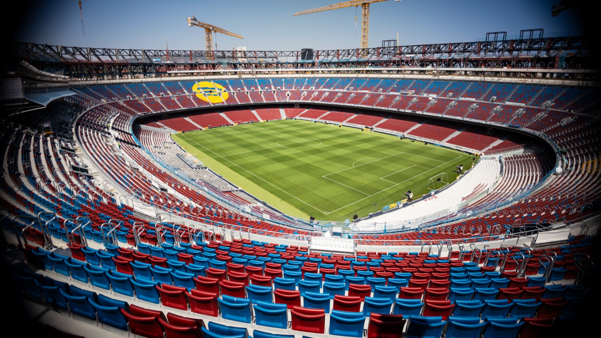 欧足联非正式地接受了巴塞罗那的请求，允许其在欧冠小组赛中先进行客场比赛。
这样一