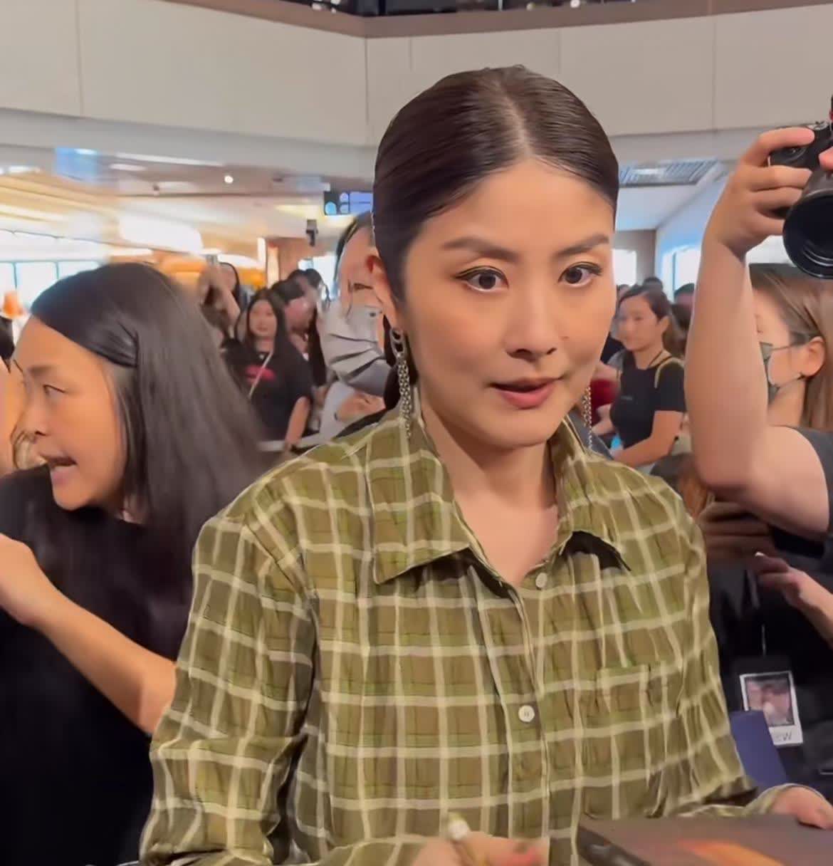 陈慧琳太搞笑了

她7月份要开演唱会，被记者问介不介意儿子带女朋友来看

