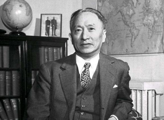 1908年，20岁顾维钧娶17岁张润娥，新婚之夜独卧沙发，两年后离异。



1
