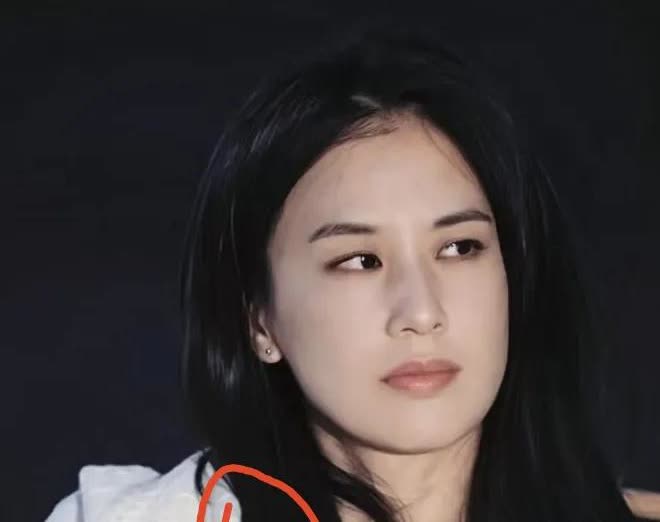 黄圣依大概率还会再婚
但不会再嫁给杨子了
不是因为她已经不爱他了，而是
比