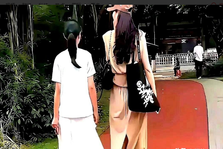 “汪小菲这次真被女儿一句话戳到心窝子了！有知情人透露，前几天小玥儿深夜哭着给爸爸
