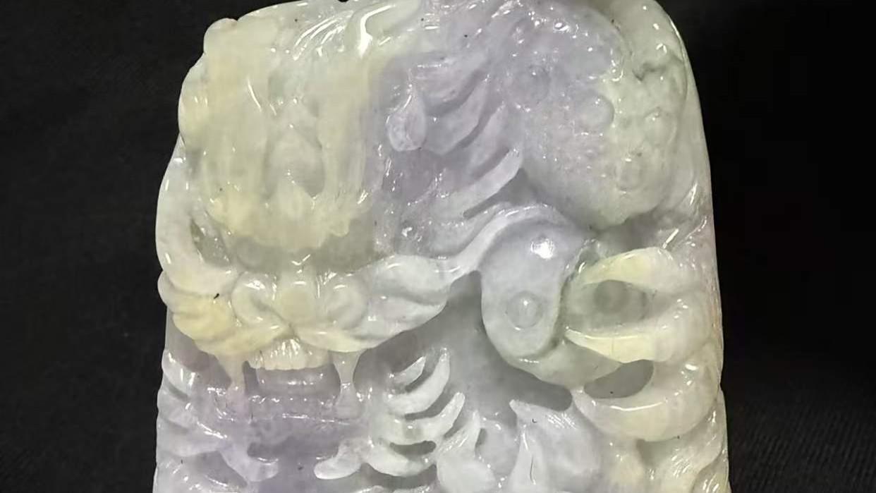 紫黄翠 “龙马精神” 挂件：翡翠流光里的精神图腾与艺术史诗