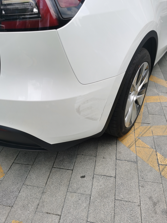 提车一周被刮擦
新车都还没有上牌就被刮擦了，哎 真晦气，早知道听同事的话找个良成