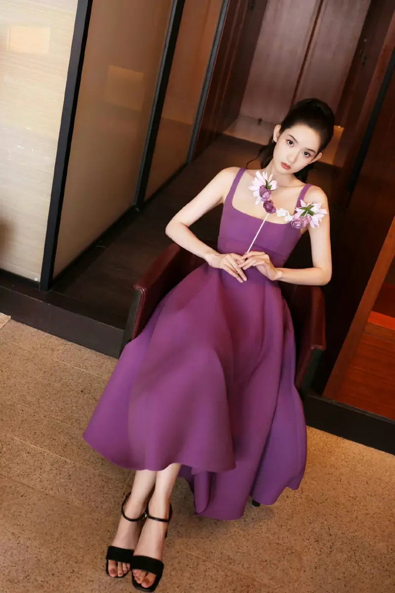 惊艳全场！王玉雯紫裙造型，明媚气质获赞无数