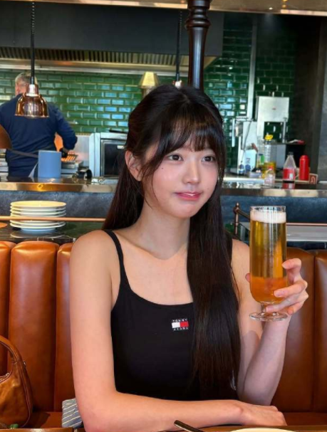 张元英尝试喝了啤酒，有什么好大惊小怪的！