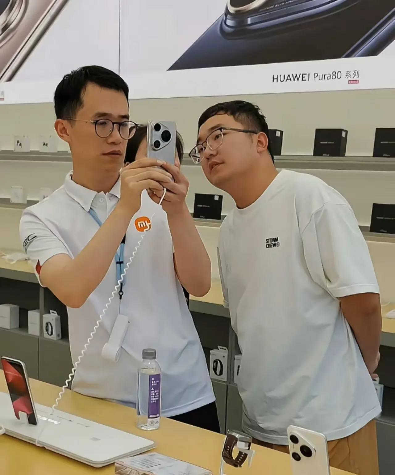 这是赤裸裸的要抄袭华为吗？当初小米偷师魅族，现在又要向华为下手了呀，只不过这次不