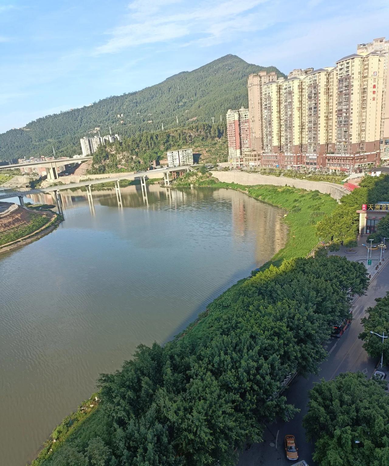 #一张图记录我家的天气情况#宣漢週六早上七點，又是一個驕陽天！氣溫又將高過37度