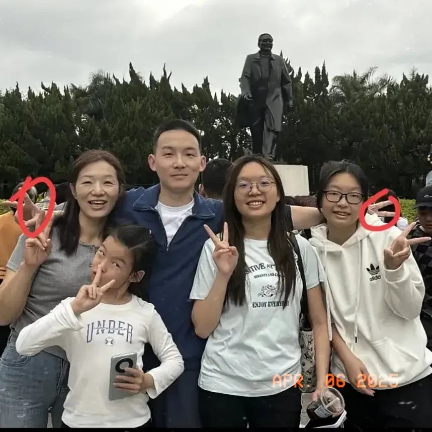 谢浩男是个靠谱的男人，他回到家里后，第一个承担的责任就是保护妈妈和妹妹，他立刻成