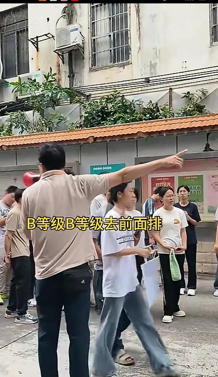 中等成绩的孩子永远都在捡漏
中考时候b-c+的孩子永远都是等好的中职学校还有普高
