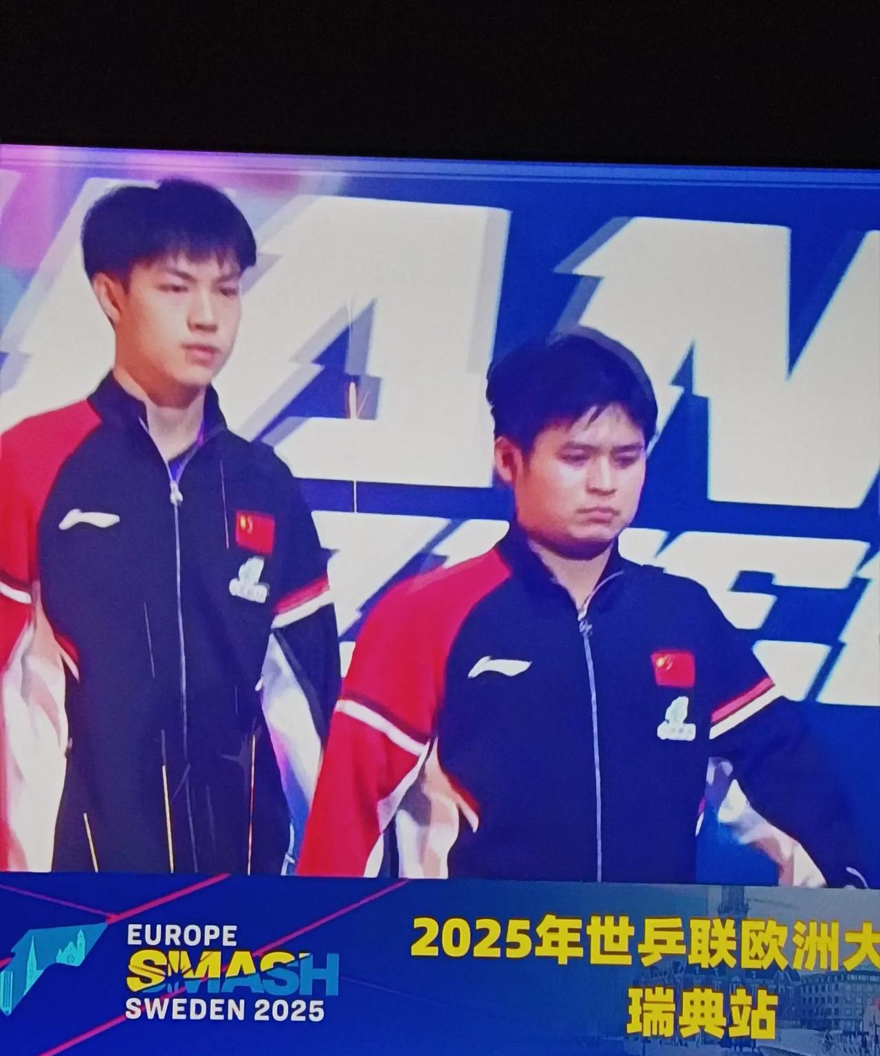 林诗栋/黄友政2:3被黄镇廷/陈颢桦逆转，林诗栋的第二金旁落。
第一局开局，中国