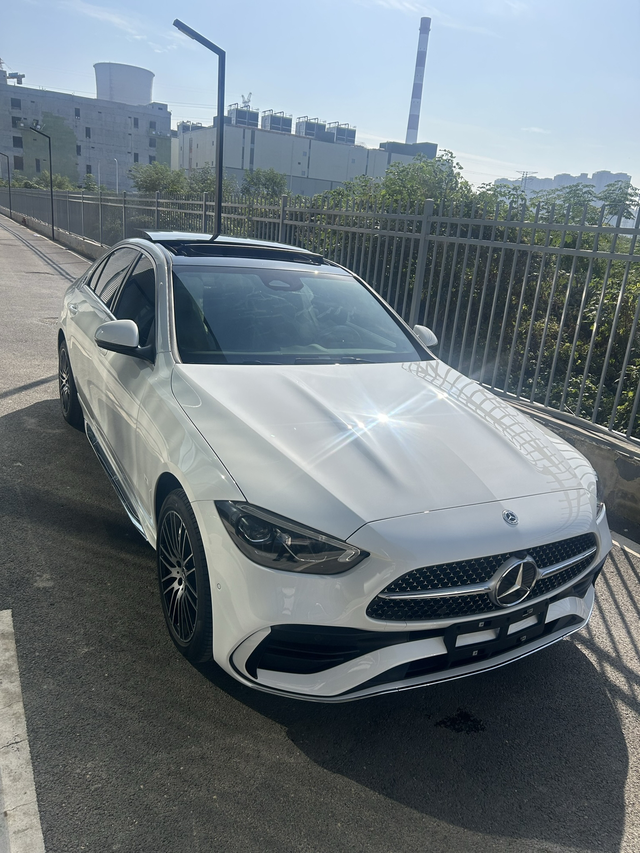 24款C260L驾驶感受
新车驾驶第4天，100公里目前以下情况。
目前，在车里