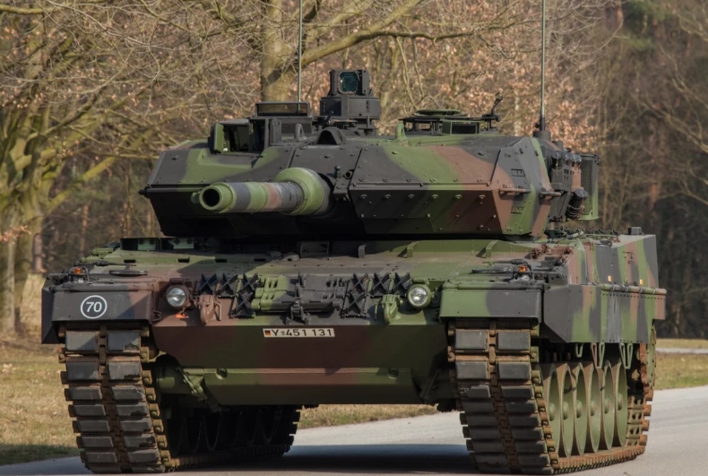 豹 2A7坦克装备了一门L55A1 120毫米绞盘炮，可搭载不同类型的弹药，包括