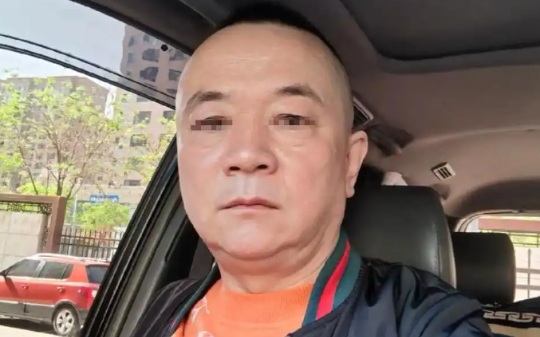 离婚17年碰见岳父捡废品