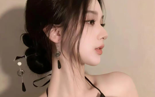 米国洛杉矶暴乱，我在狂轰乱炸中直播，我指哪导弹打哪，一度成为国民玄学女神，警方把我供作神物