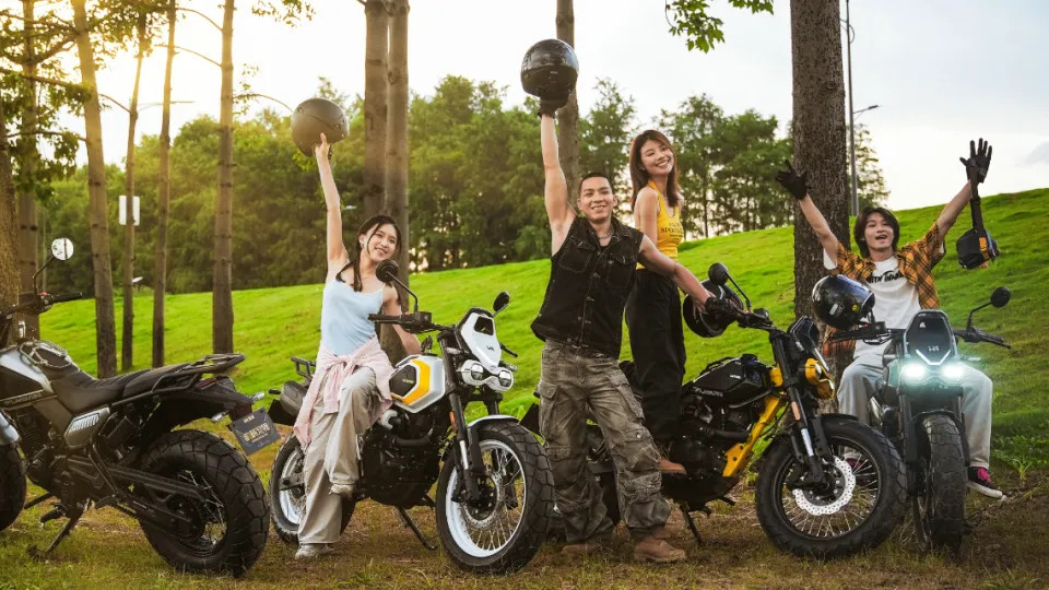 13970元起，猎变蜻蜓队长220cc版本上市，能野、能代步的多功能跨骑