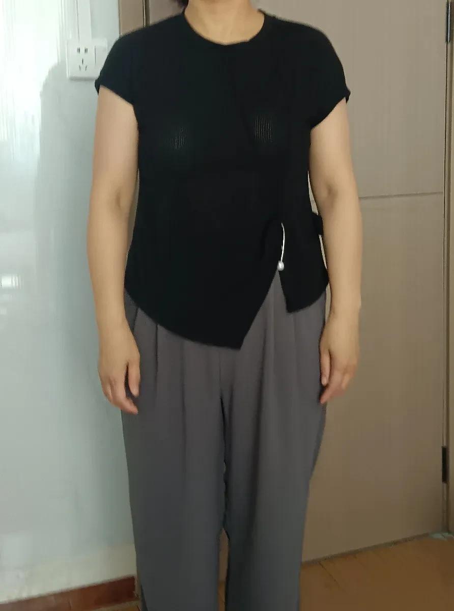 这件衣服我买亏了吗？
今天上午，我逛了一上午，终于买了一件自己觉得还行的一件衣服
