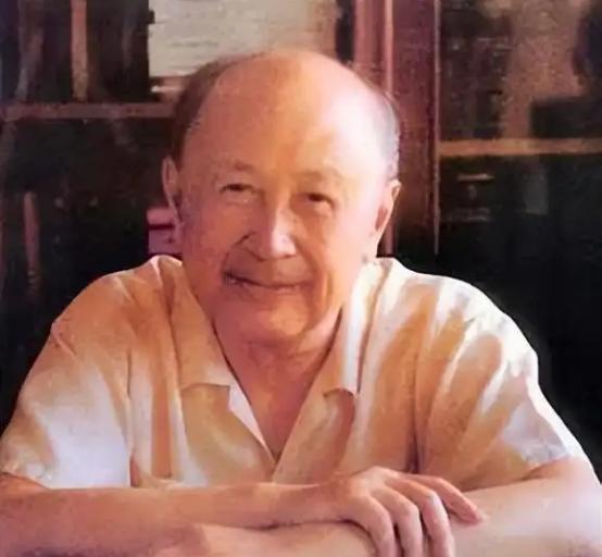 1955年，钱学森回国后，中科院每月给他发350元人民币，后来增聘为院士后，每月